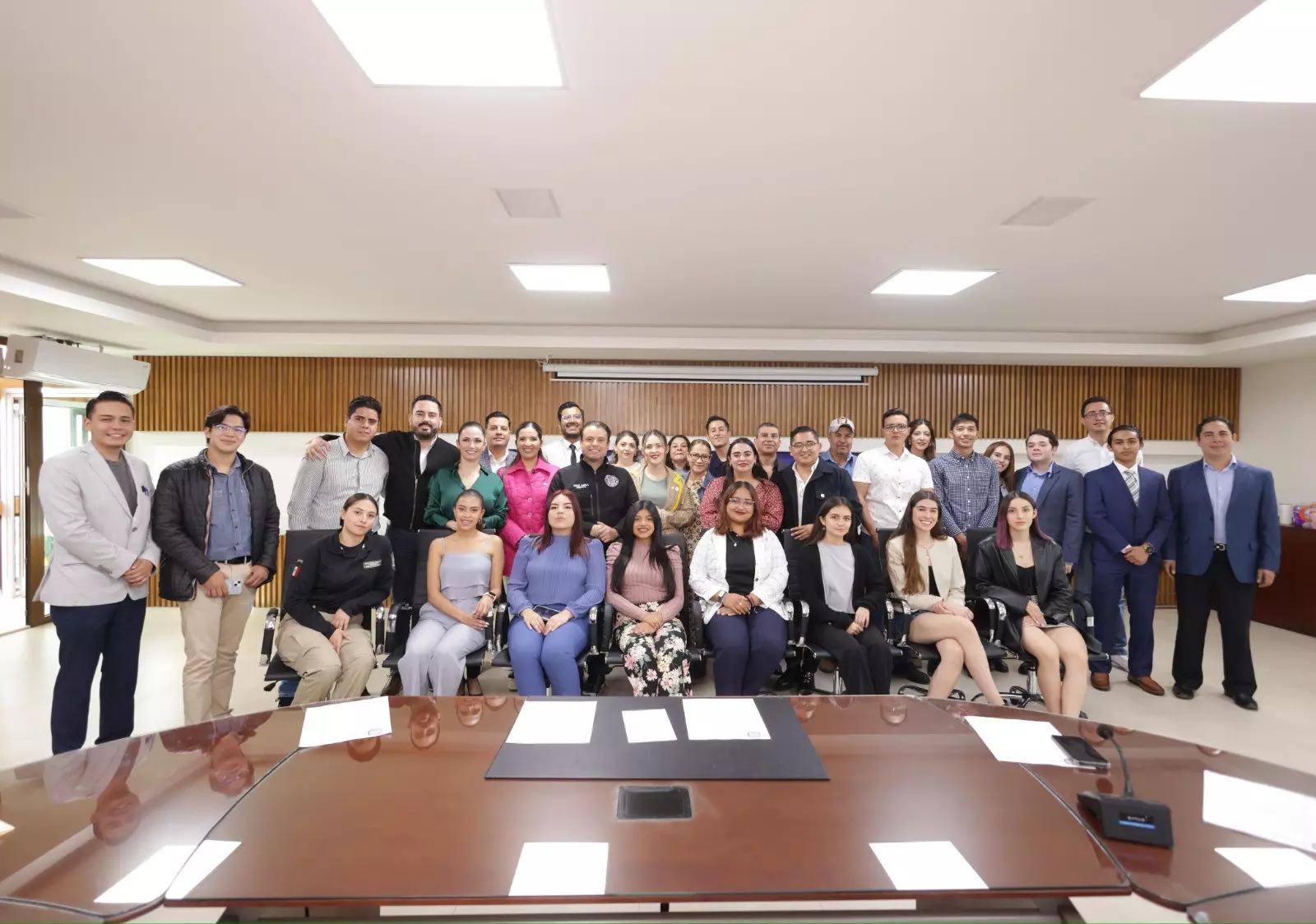 Instala Miguel Varela el primer cabildo juvenil en Zacatecas para fortalecer la participación democrática de la juventud