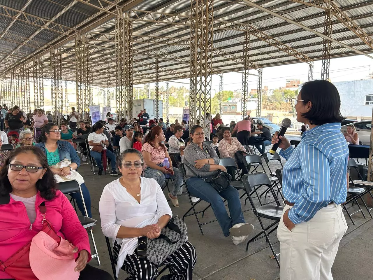 Impulsa Miguel Varela talleres de autocuidado para madres de familia en la capital