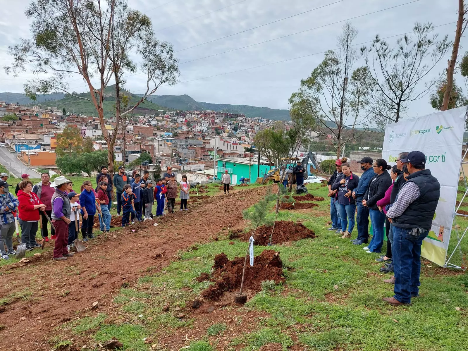Realizan jornada de reforestación en la colonia González Ortega