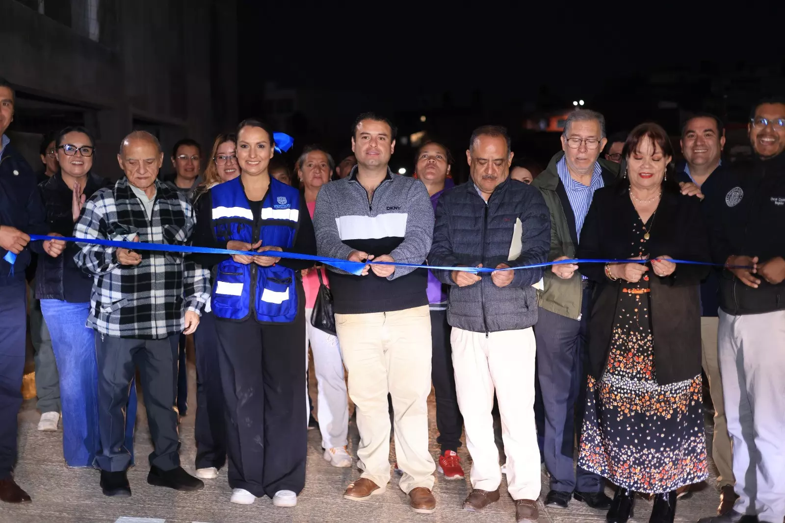 Inaugura Miguel Varela obras de pavimentación con concreto hidráulico en colonias de la capital
